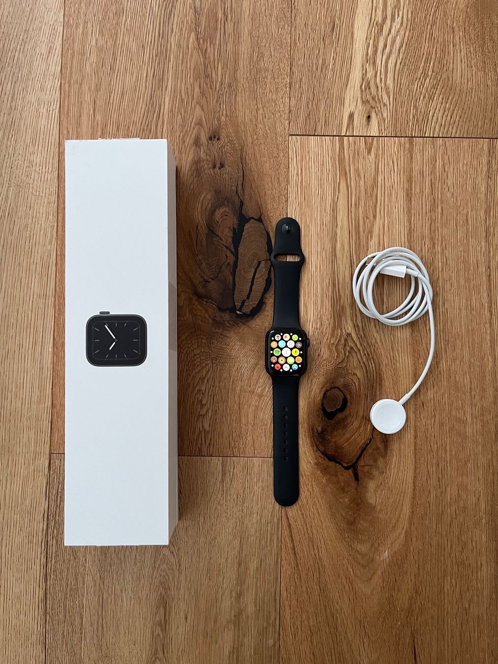 Apple Smartwatch: Apple Watch Series 5 40mm Space Gray – Gebraucht aus Interlaken von fbnscl