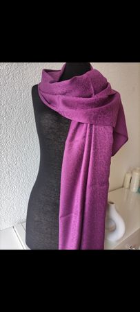 écharpe/châle/étole en 100% Cachemire violet a  motifs neuf