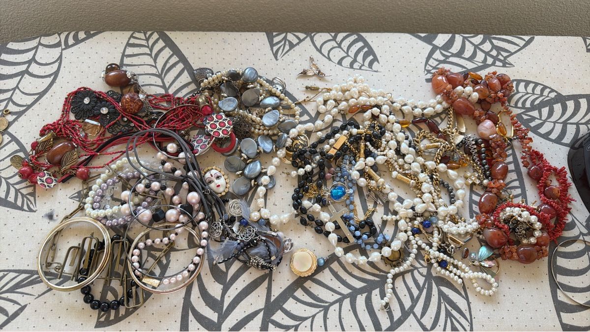 Altri gioielli: Konvolut Schmuck verschiedene Perlen und Steine – Usato da Brüttisellen venduto da zweiachtzehnover