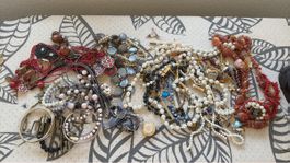 Konvolut Schmuck verschiedene Perlen und Steine