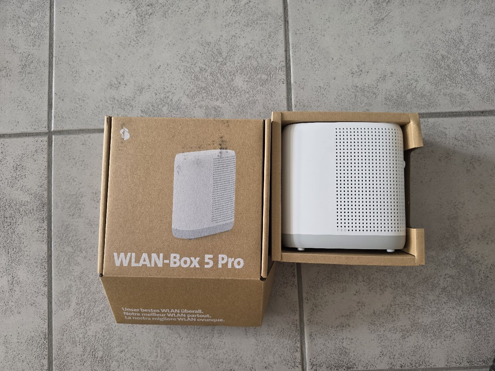 Swisscom WiFi: Swisscom WLAN-Box 5 Pro – Nuovo (secondo la descrizione) da Neuenhof venduto da nightflight.81