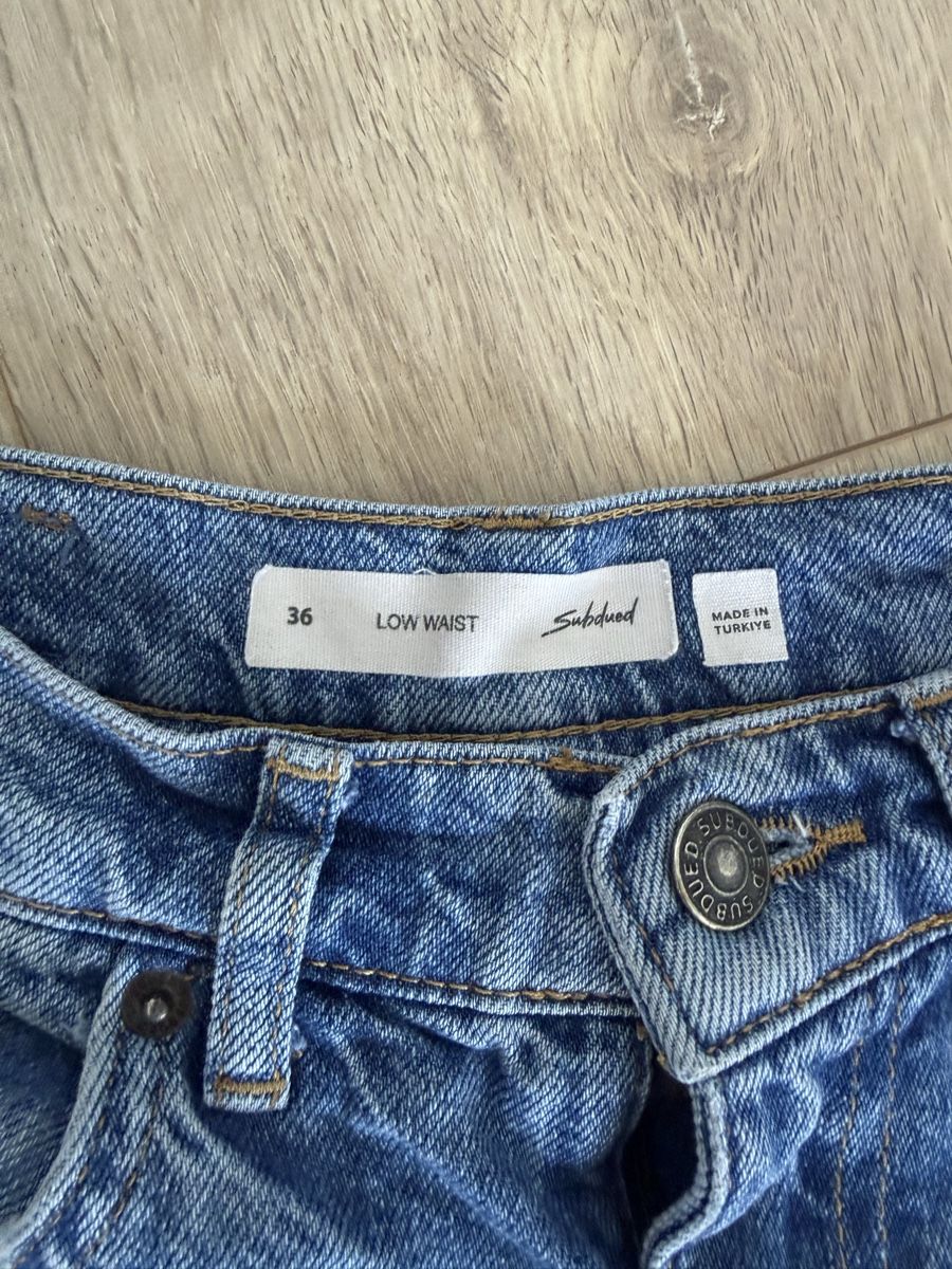 Bershka Lotti & Set di vestiti: Damen Jeans Bundle mit 6 Paar Jeans - Neu!  – Nuovo (secondo la descrizione) da Steffisburg venduto da tschakusei 8