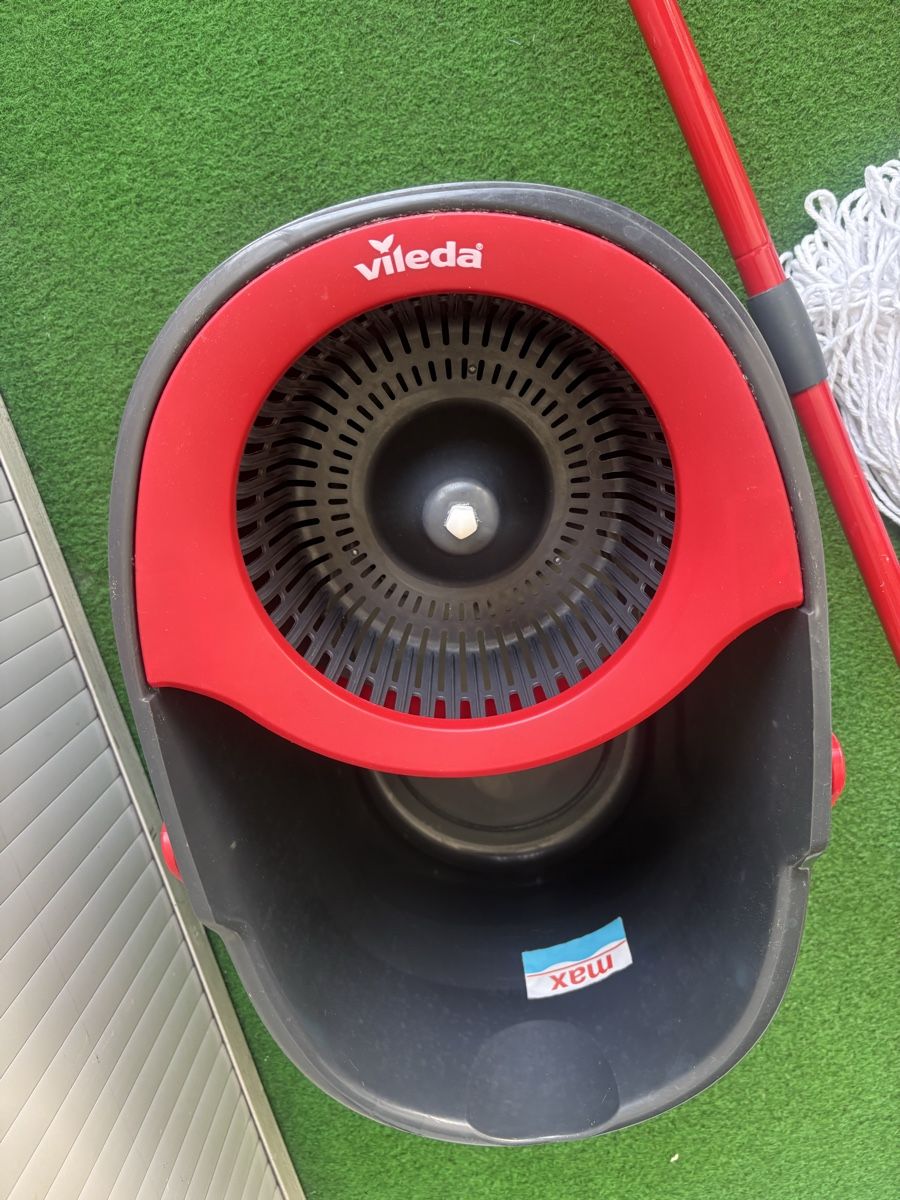 Autres articles pour la maison: Putzeimer Vileda mit Zubehör – D'occasion à Zug par Biki72 2