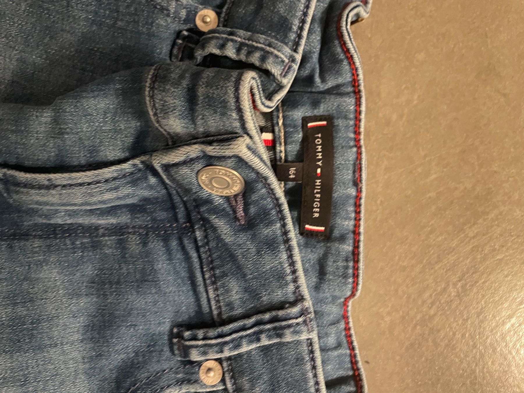 Tommy Hilfiger Pantaloni: Tommy Hilfiger kurze Jeans Hose – Nuovo (secondo la descrizione) da Zürich venduto da Ivona3 2