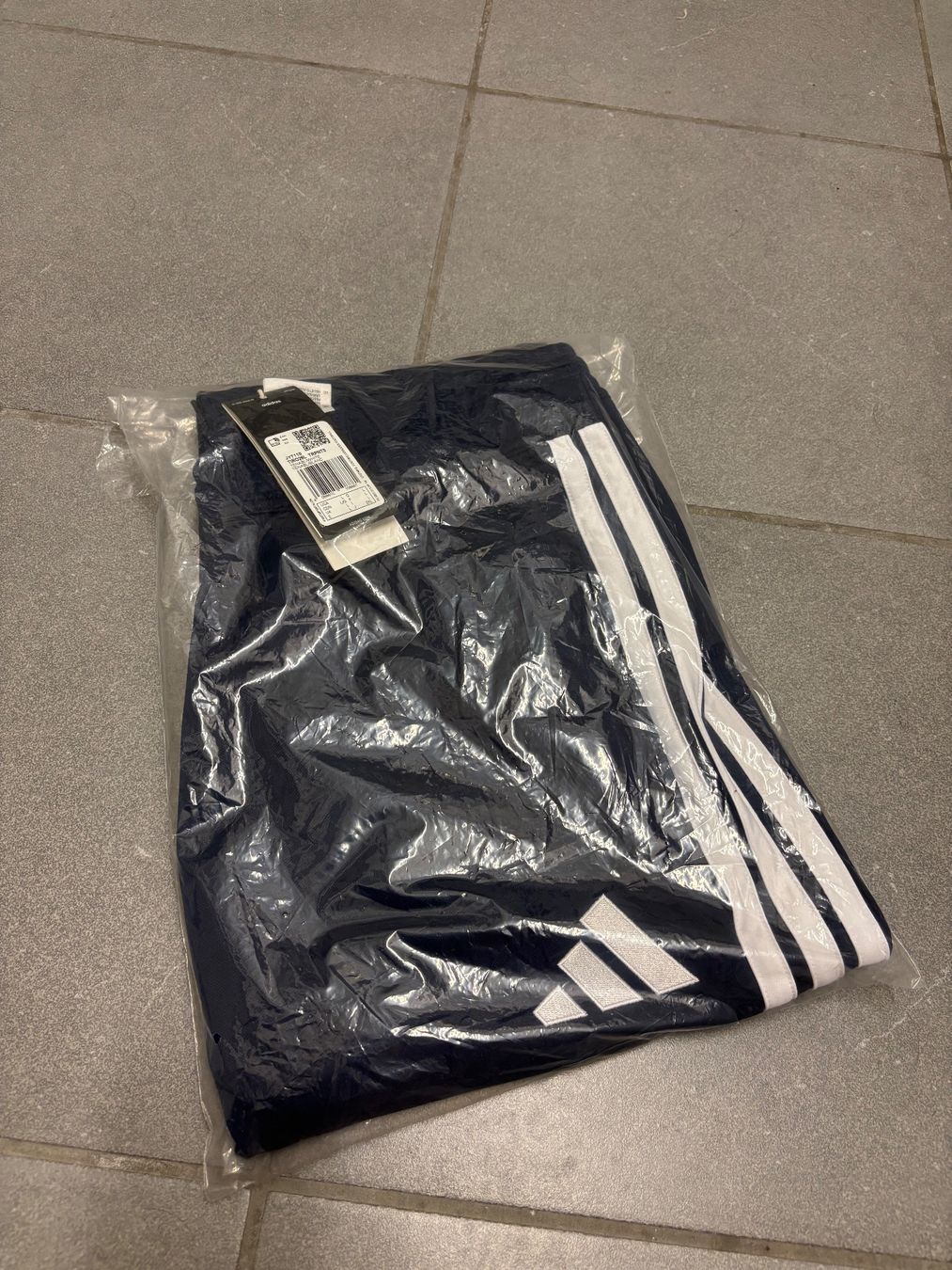 Adidas Hosen: Adidas Trainingshose – Neu und originalverpackt aus Zürich von mc_mike77 4