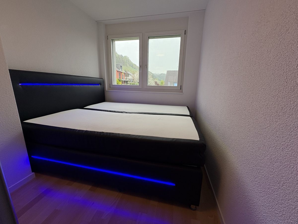 Letti: Boxspringbett 180x200cm mit LED Beleuchtung schwarz – Usato da Eglisau venduto da MBechtel