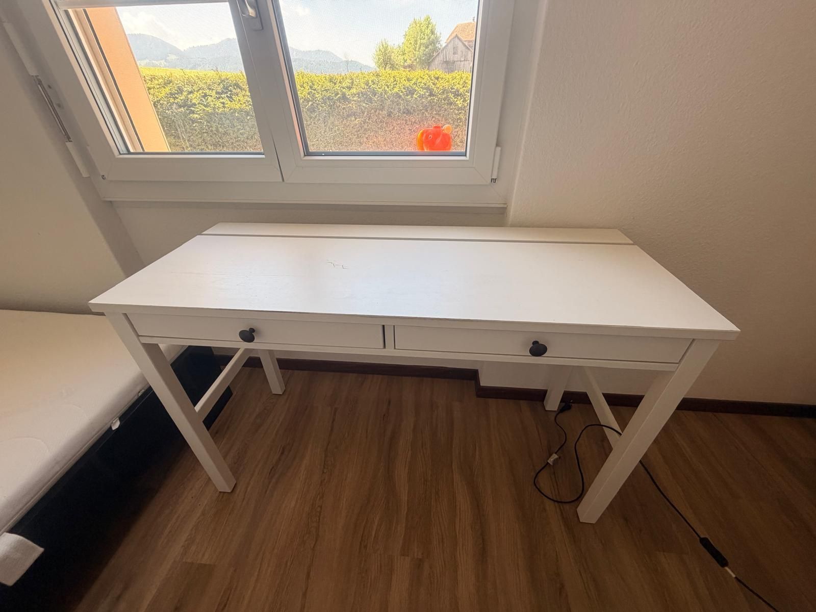 Schreibtische: Desk / Vanity Table for Sale – Gebraucht aus Alosen von len_r759 1