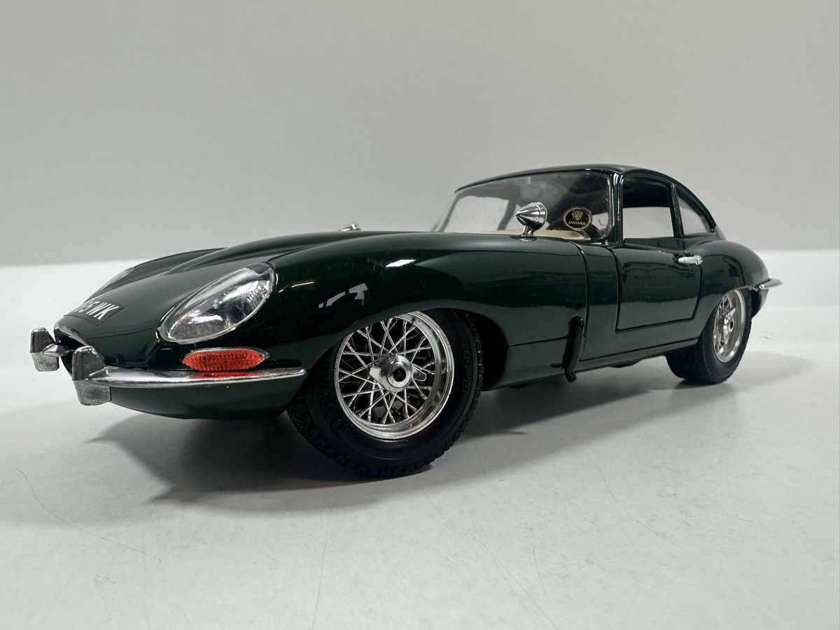 Bburago Modellini d'auto: 1961 Jaguar E Type 1:18, dunkelgrün, BBURAGO – Usato da Zofingen venduto da rf9_x2xt