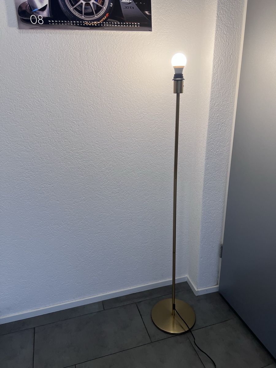 Ikea Lampade: Stehlampe gold – Usato da Langnau i. E. venduto da cri1989