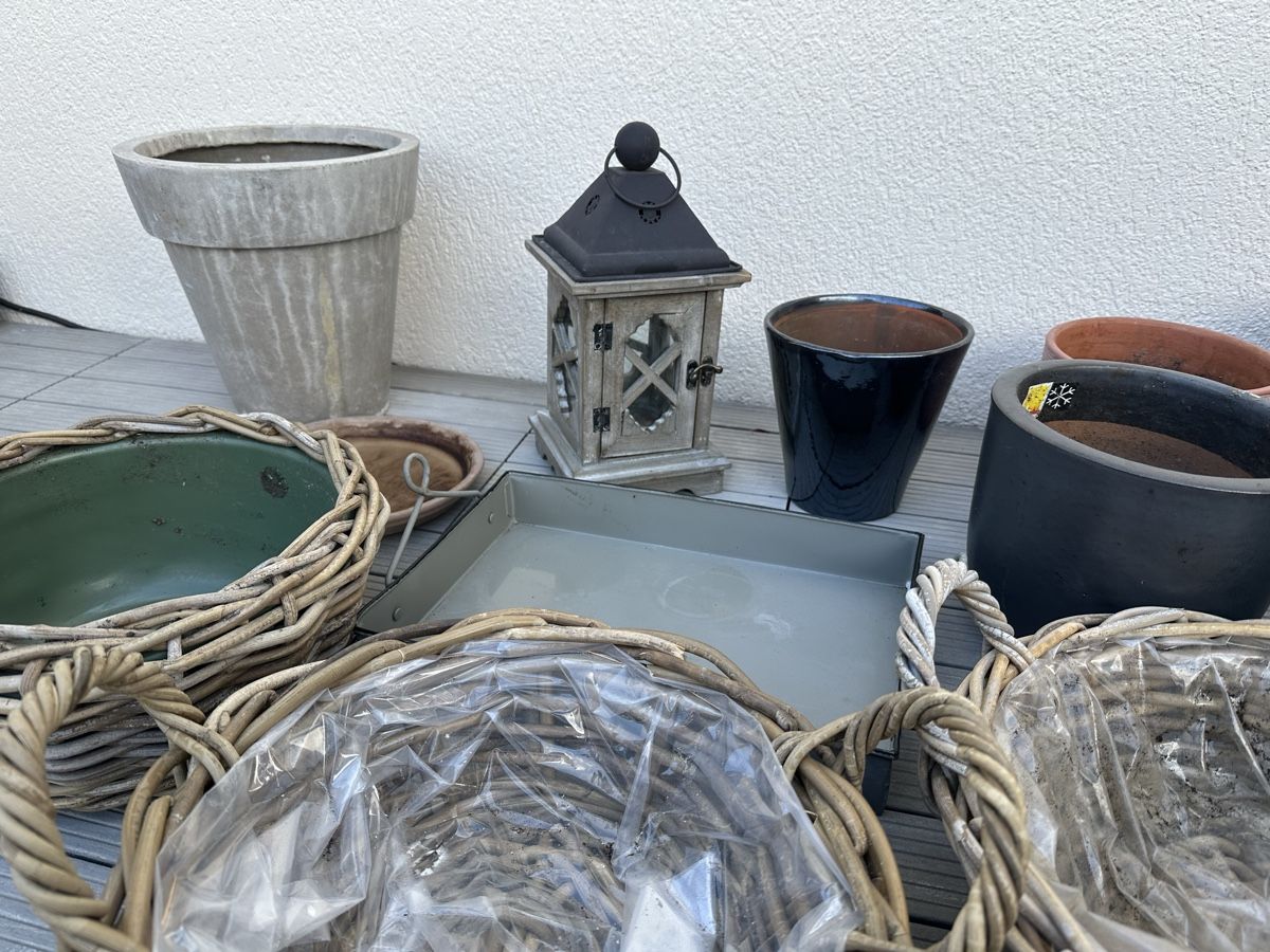 Vasi per fiori: Assorted Garden Pots And Planters Various Sizes – Usato da Obfelden venduto da Luzerner01 6