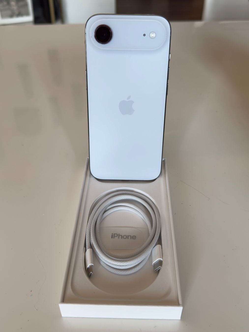 Apple Telefoni cellulari / Smartphones: iPhone Air 512 GB 1 Tag alt – Nuovo e nell'imballaggio originale da Château-d'Oex venduto da granierifotodesign 1