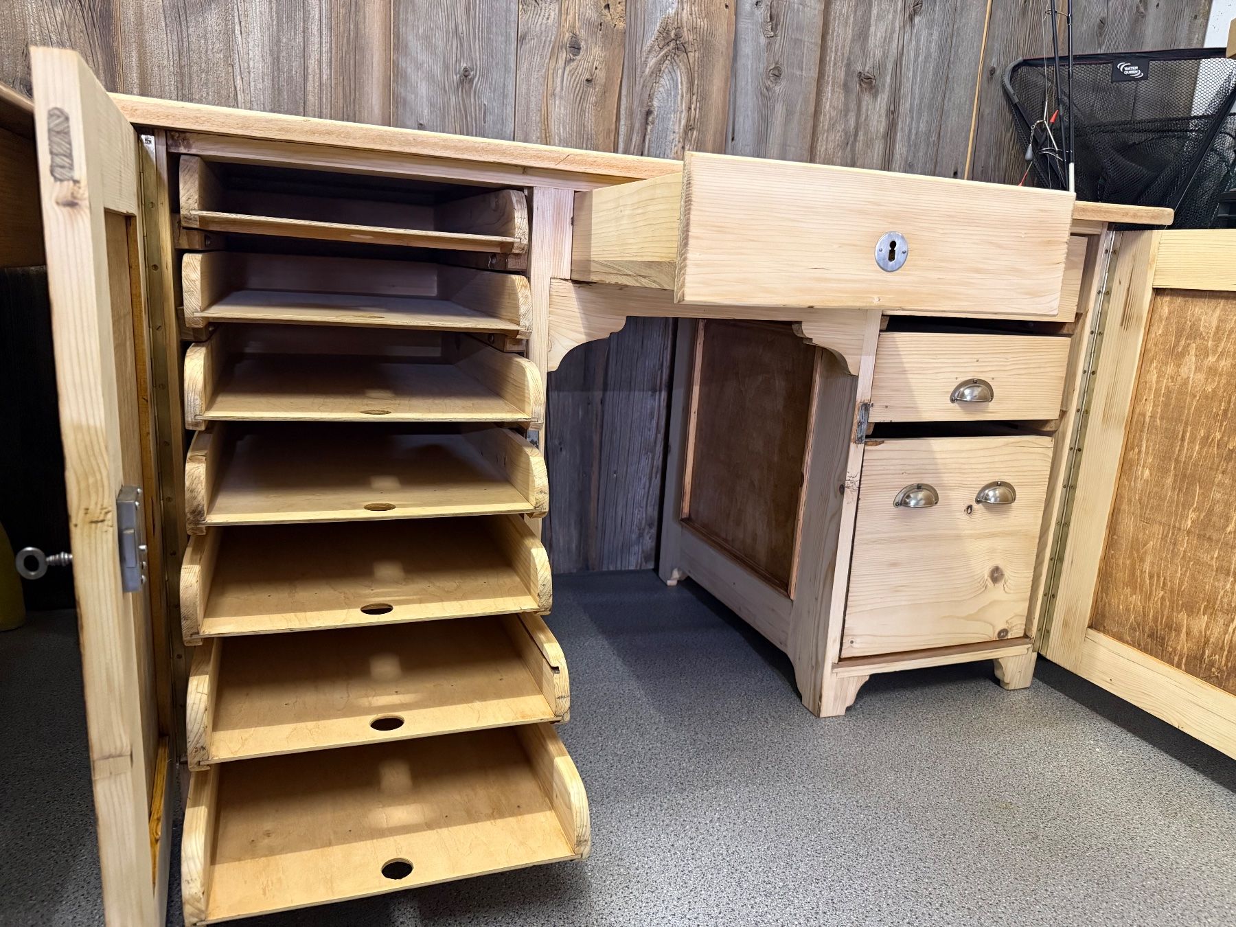 Bureaux: Schreibtisch  frisch geschliffen – D'occasion à Altendorf par Elenaneagu22 1