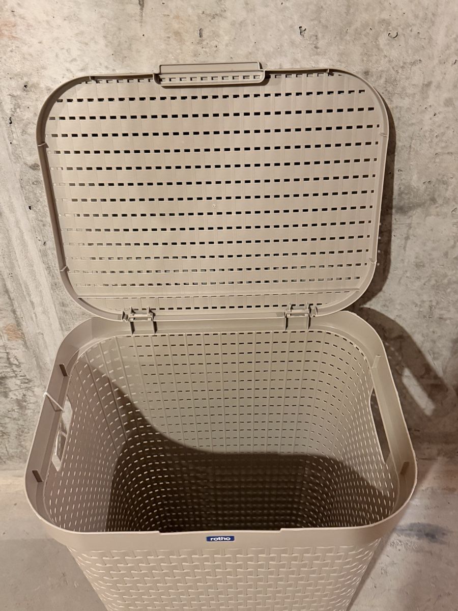 Rotho Paniers à linge: Wäschekorb Rotho beige mit Deckel -NEU – Neuf (Voir description) à Laupen BE par Lisafurby 2
