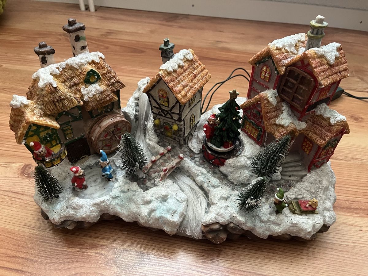Tutte le decorazioni: Beleuchtetes Dorf – Usato da Schaffhausen venduto da MotoSH 1