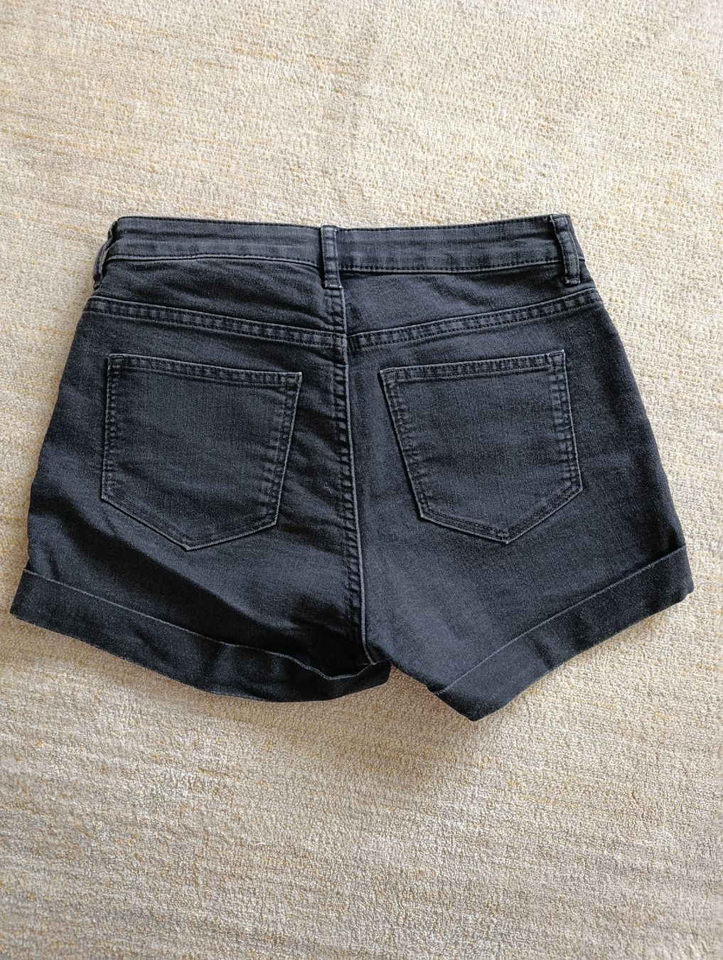 H&M Pantaloni: SHORT H&M GRIS FONCÉ 36 – Usato da Sierre venduto da shirley04 5