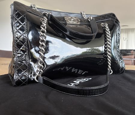 Chanel Boy Tote mit Entrupy Certificate of Authenticity