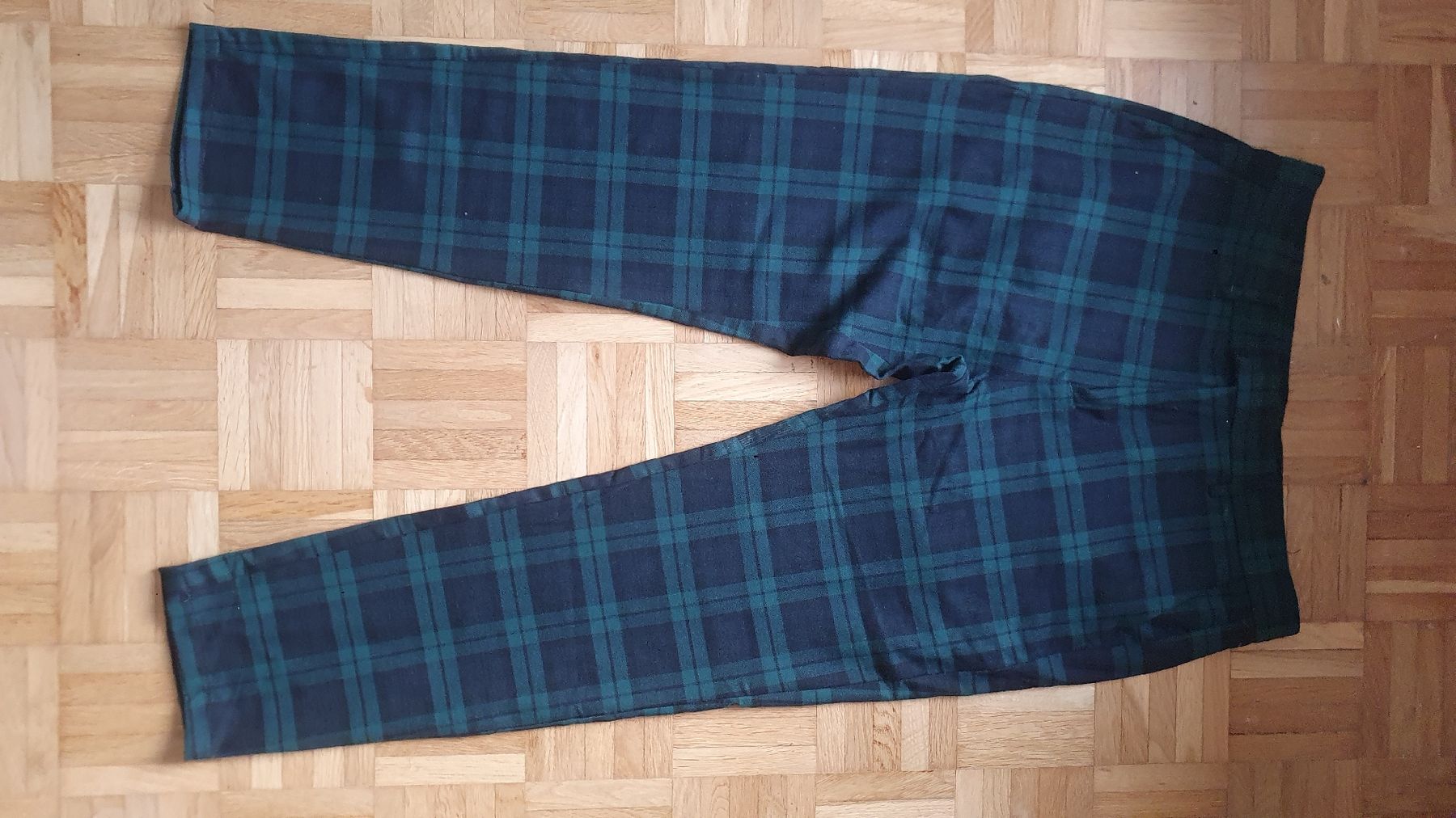 Lotti di vestiti: Kleiderpaket 6 Hosen EU 42 – Usato da Sissach venduto da Siraiwan 4