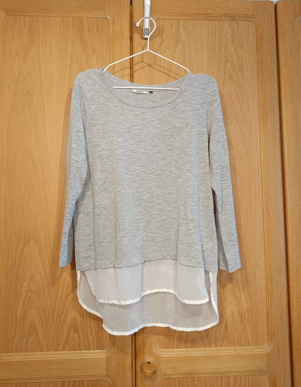 Only Maglioni & Felpe: Grauer Pullover ONLY Gr. M | guter Zustand – Usato da Zürich venduto da Atelier.Second