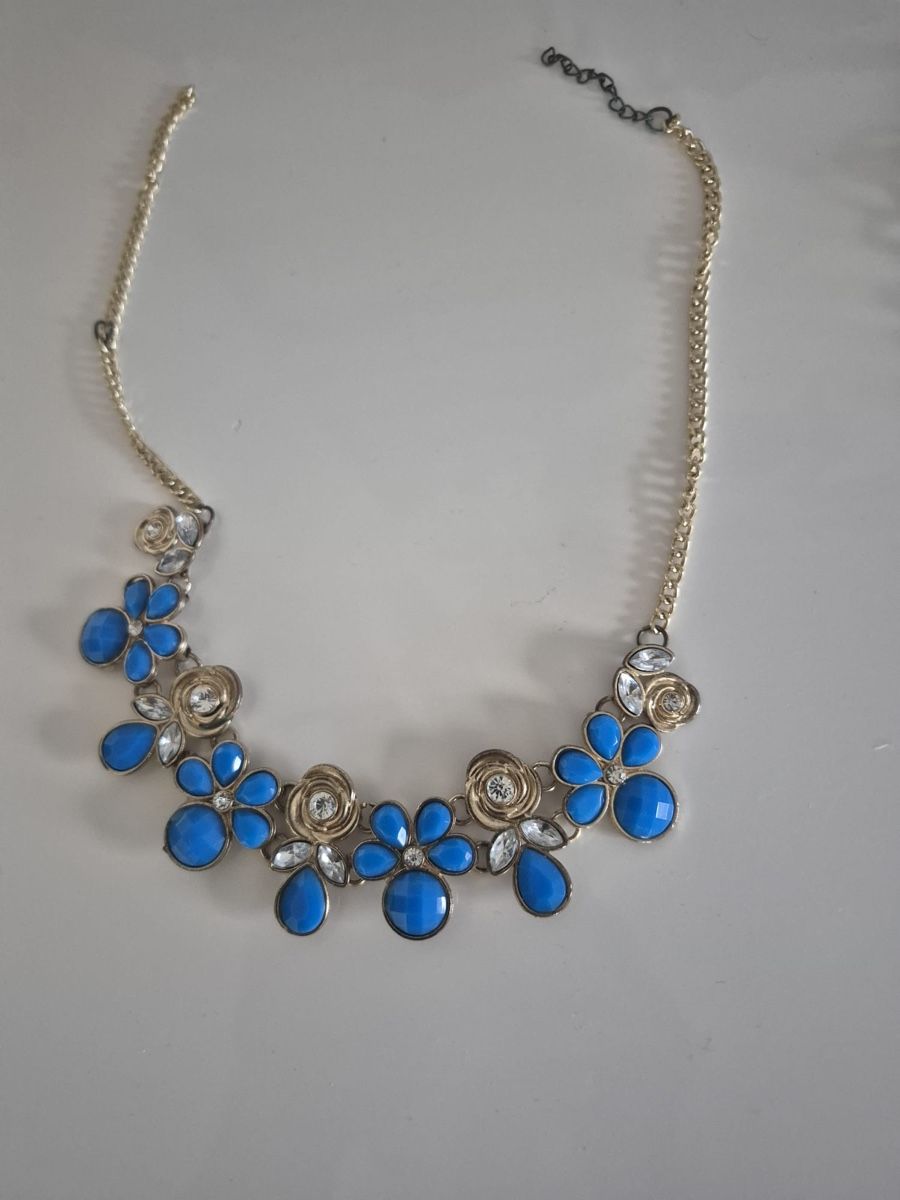 Ketten: Chic Blaue Blumen Collier Kette  – Gebraucht aus Wetzikon ZH von id.erd