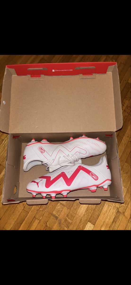 Sonstiges zum Bergsteigen & Wandern: Crampon Puma – Neu und originalverpackt aus Bulle von Laetitia84