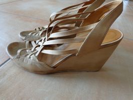 Sandales compensés en cuir beige 40