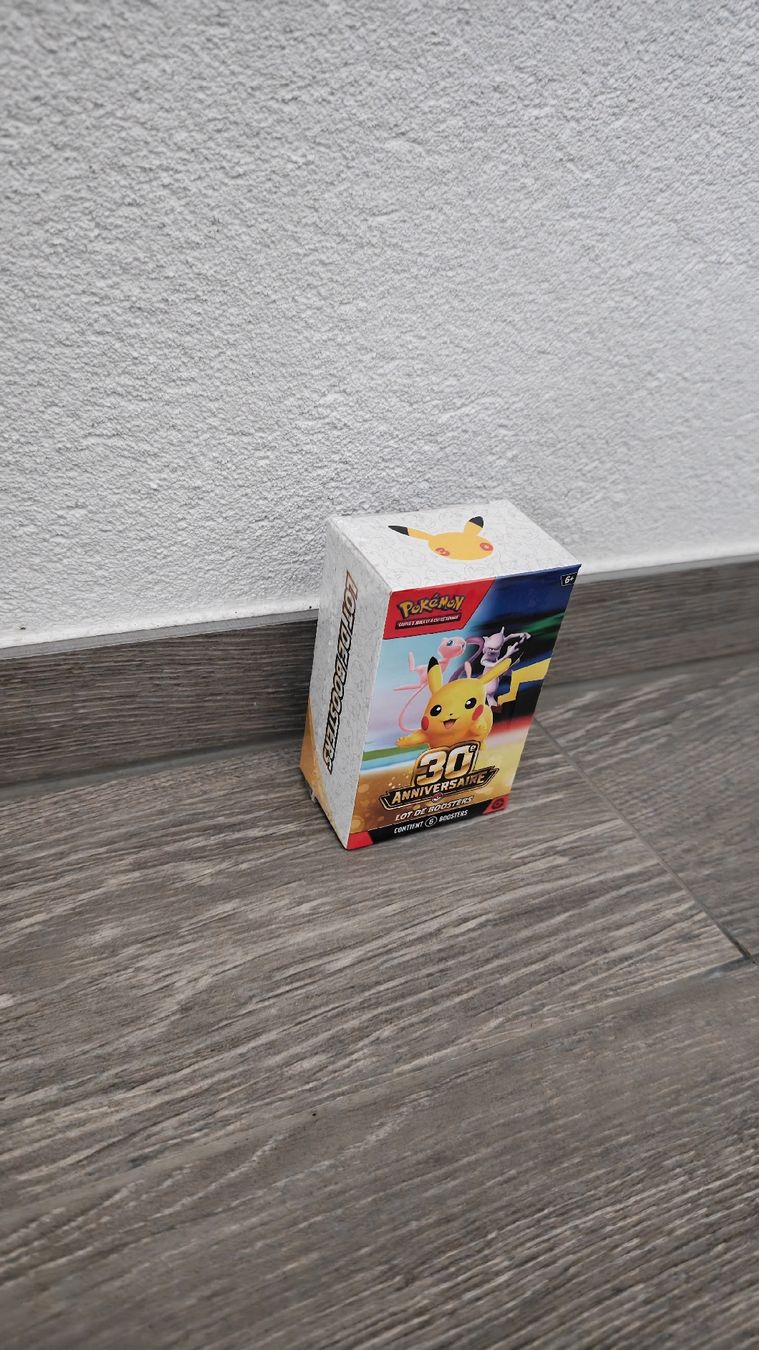 Pokémon Jouets: Pokemon 30th Anniversary Bundle – Neuf avec emballage d'origine à Vuarrens par tom_q7t7 1