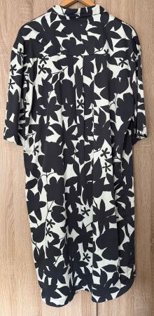 Kleid Marke Essenza Grösse XL schwarz mit Blumen