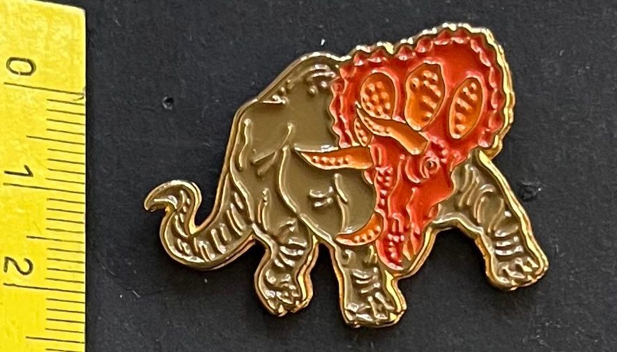 Swiss Placchette & Badge: Dinosaurier/ Simone Erni, Limitée ACP. Luzern/ pin – Usato da Ostermundigen venduto da DaxKarten-75