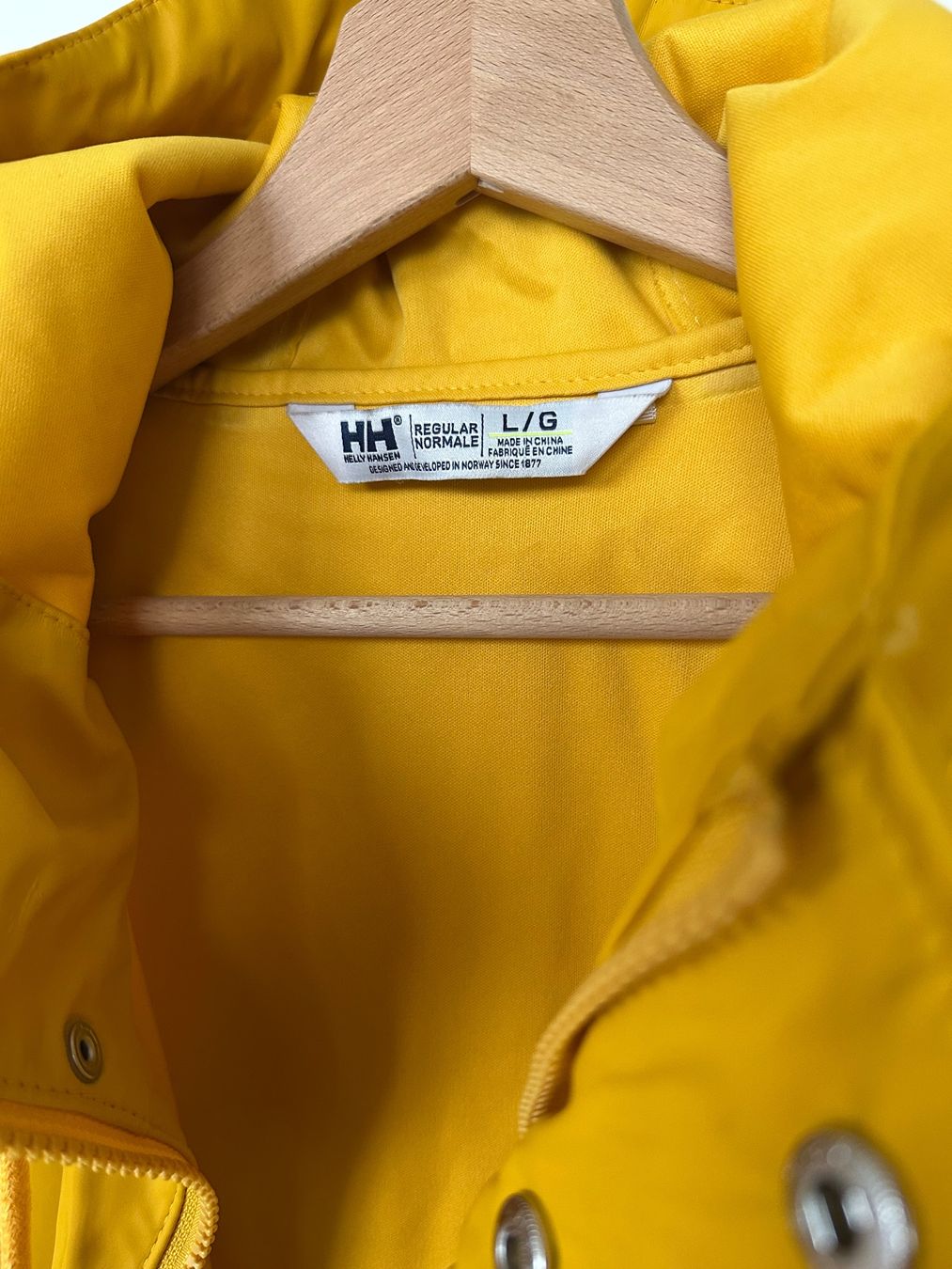 Helly Hansen Jacken: HELLY HANSEN Regenjacke, Gr. L – Gebraucht aus Dübendorf von liism 1