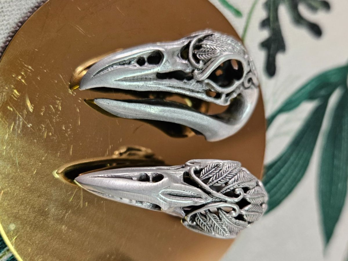 Orecchini pendenti & Orecchini a lobo: Schmuck Ohrhänger Raben Schädel Gothic Plug Silber Look – Usato da Zürich venduto da SkullLady88 2