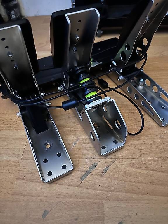 Fanatec Console: Fanatec CSL Elite Pedals V1 Load Cell Bremse + Elastomer-Set – Usato da Pratteln venduto da Dpico 1