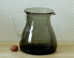 Grand pichet vintage en verre soufflé bullé gris fumé, 1970s