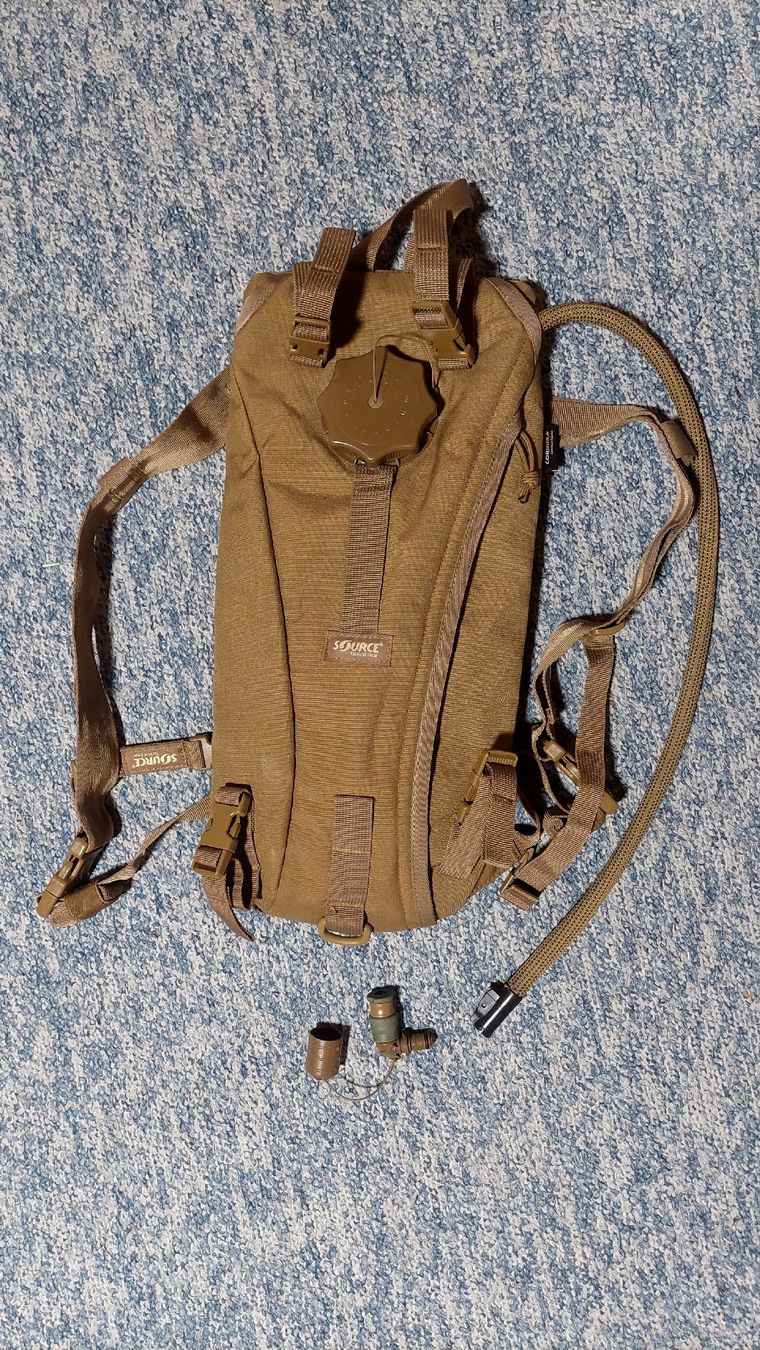 Schweizer Armee Zaini: Trinkrucksack 3Liter – Nuovo (secondo la descrizione) da Andwil SG venduto da adr_7gnk