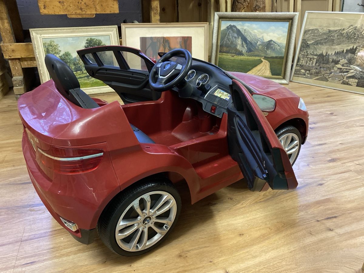 BMW Veicoli per bambini: Kinder Elektroauto BMW X6 Rot – Usato da sursee venduto da trilli-tralli 8