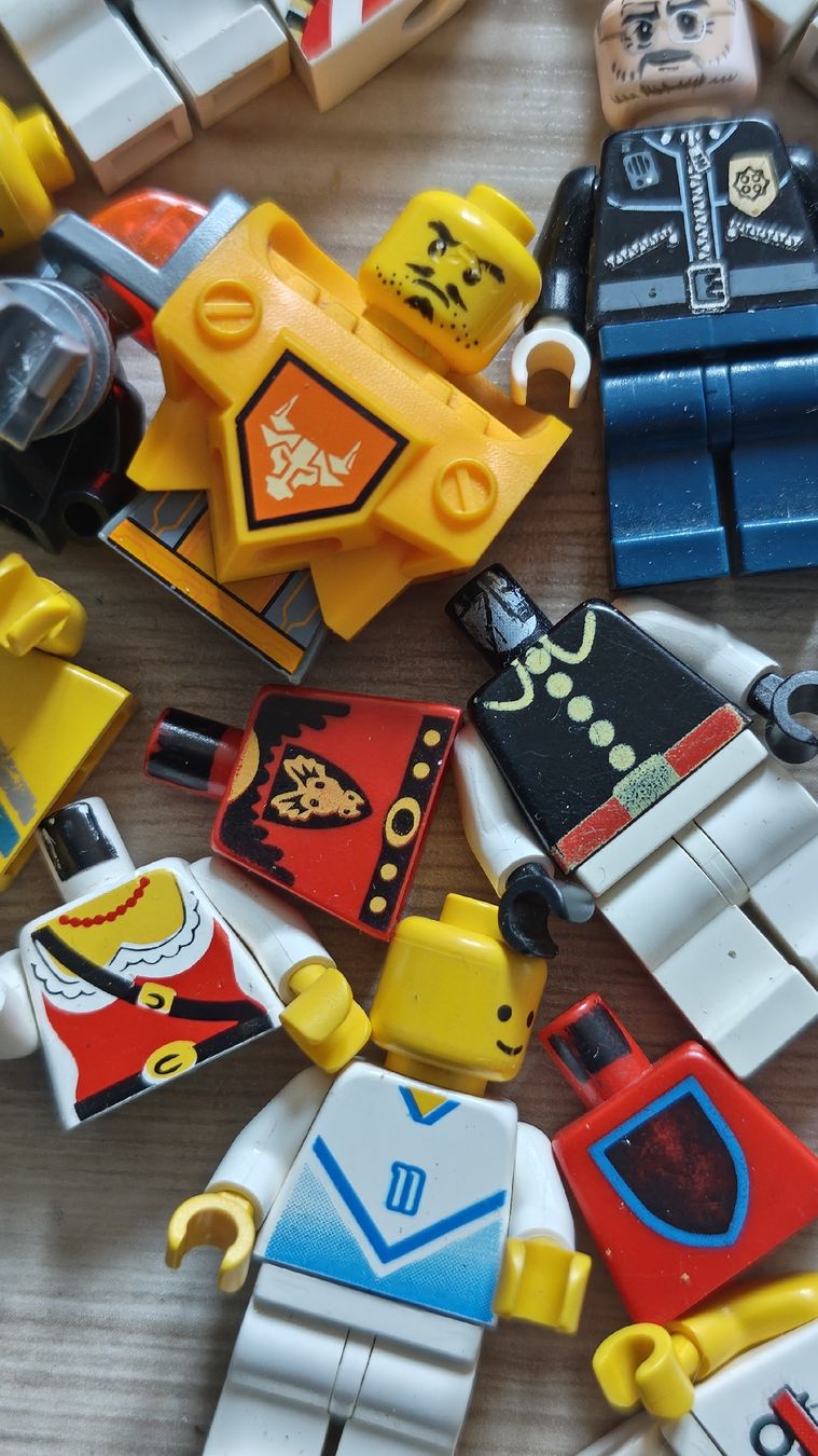 Lego Giocattoli: Lego Figuren Teile bespielt – Usato da Effretikon venduto da Superkarin7 1