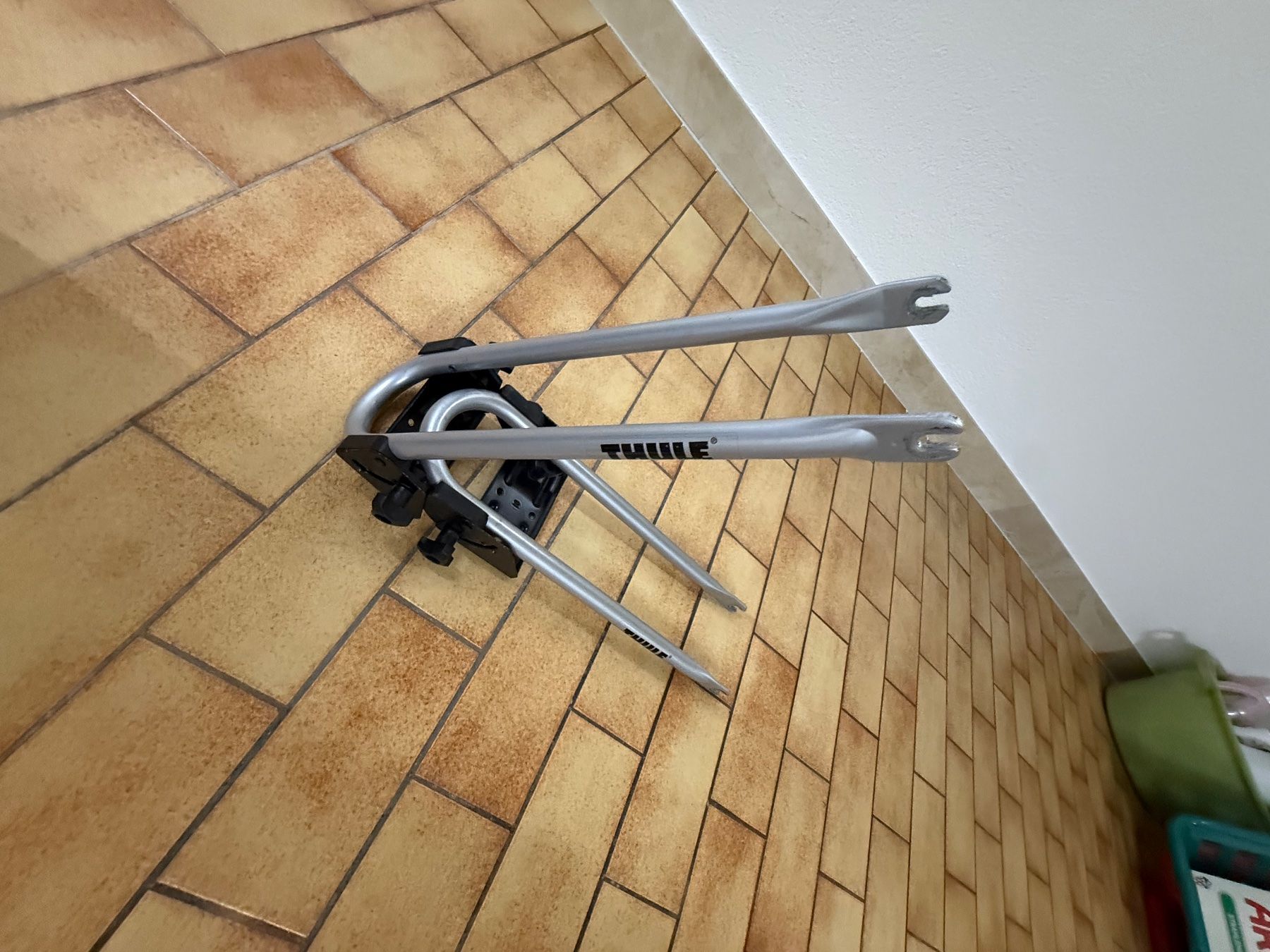 Thule Dachträger: Trois Portes-vélos Thule, montage facile. – Gebraucht aus Sion von Dantersi 5
