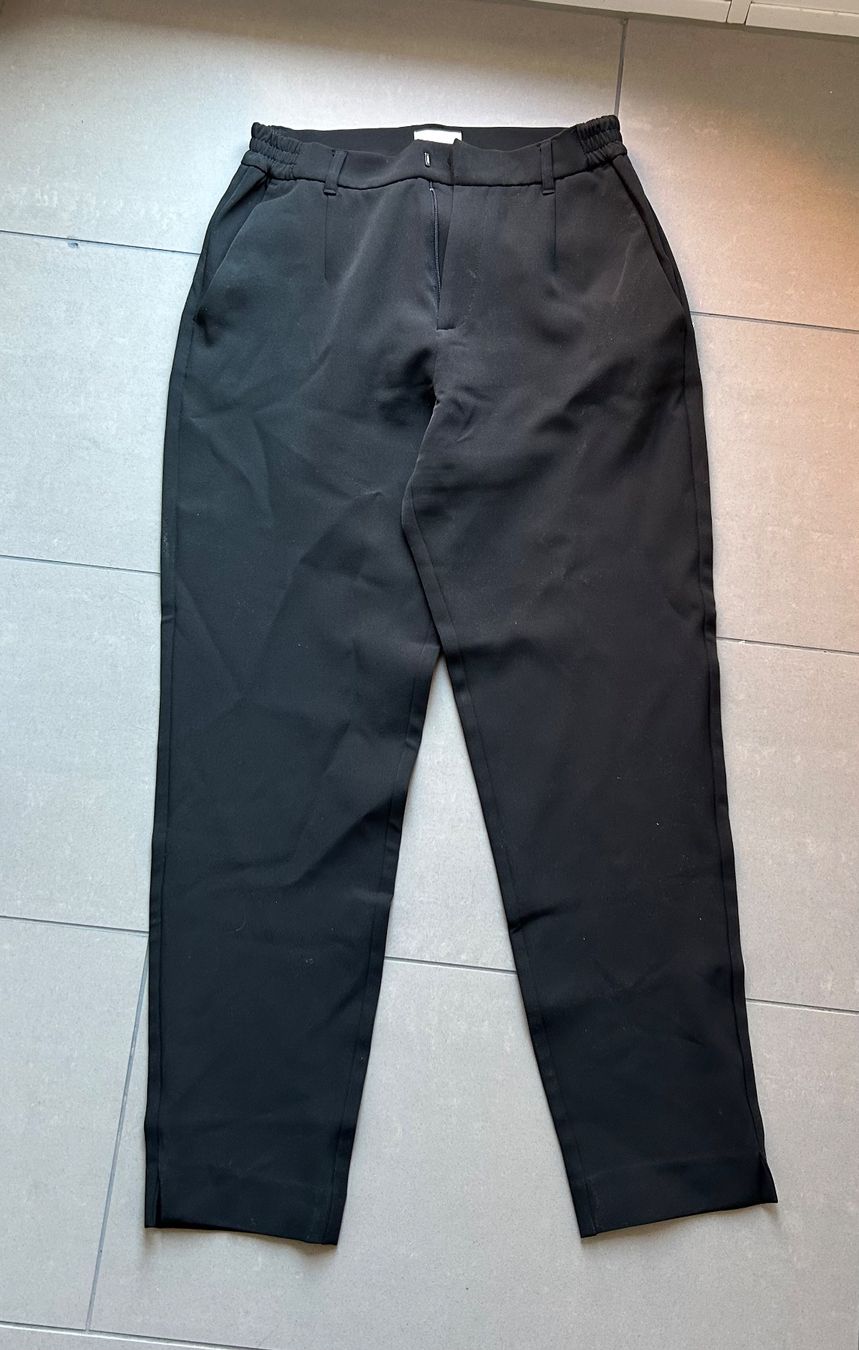 Pantaloni: Schwarze Hosen slim fit Gr. 36 – Usato da Zürich venduto da Nia_S 2