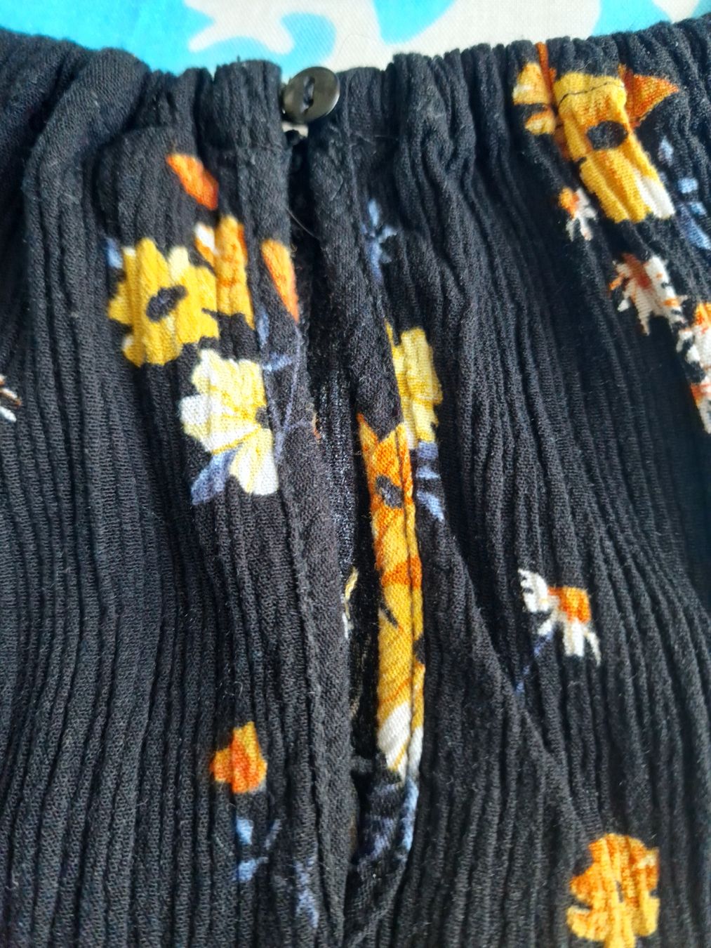 Top: Top donna nero floreale taglia 36 ottimo stato. – Usato da Volketswil venduto da agc_th5j 2