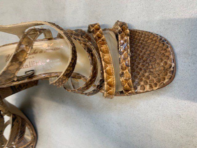Scarpe da donna: Sandales en cuir de python véritable de la marque Kalliste – Nuovo (secondo la descrizione) da St-Aubin-Sauges venduto da Juliezan 1