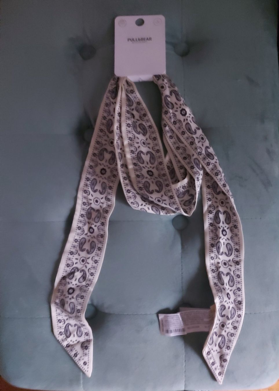 Foulard & Sciarpe: Foulard fin Pull and Bear motif cachemire – Nuovo e nell'imballaggio originale da Le Mont-Pèlerin venduto da jux_x96b