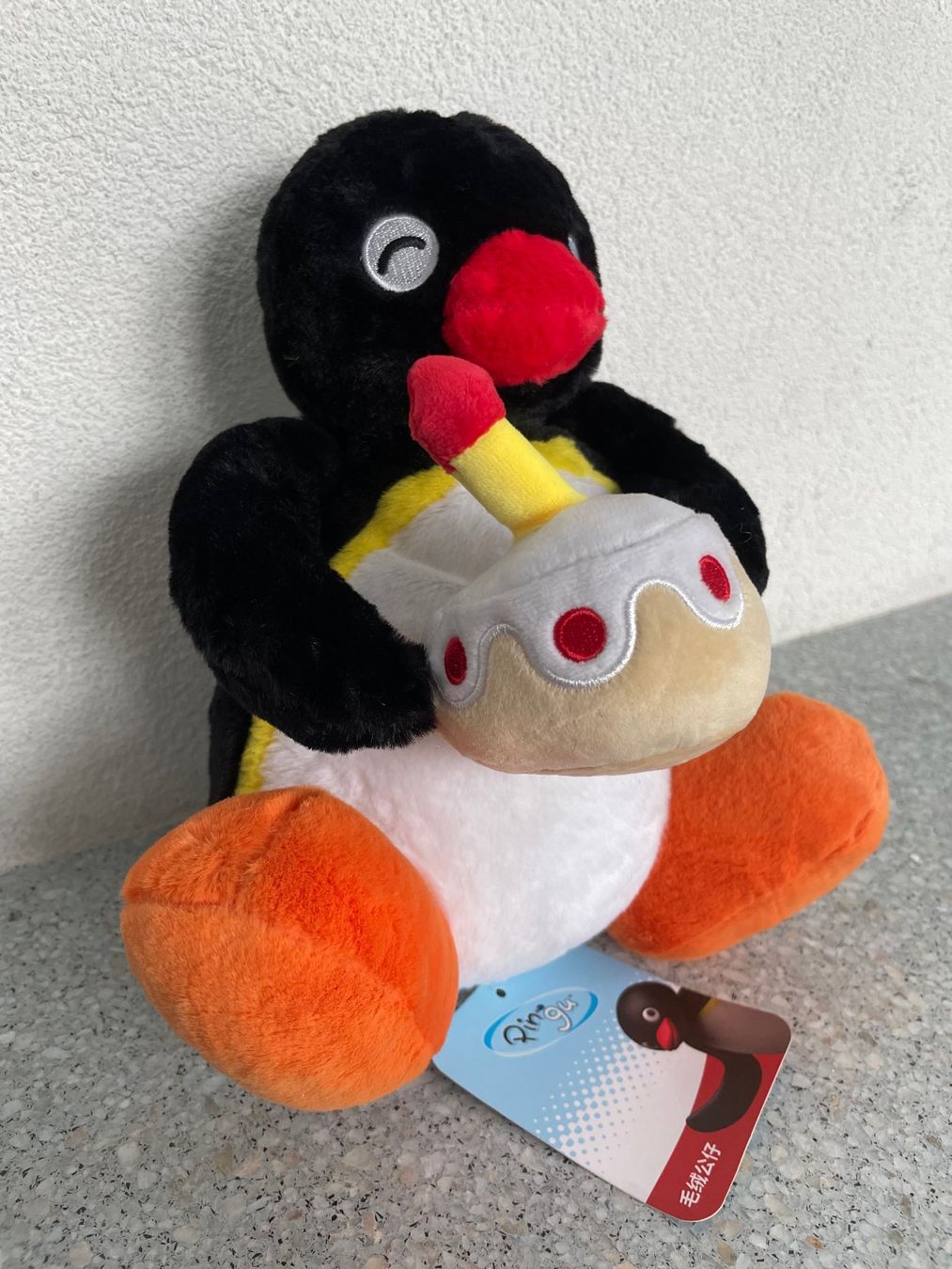 Giocattoli: PINGU mit Geburtstagskuchen – Nuovo e nell'imballaggio originale da Schaffhausen venduto da krokodilgena 1