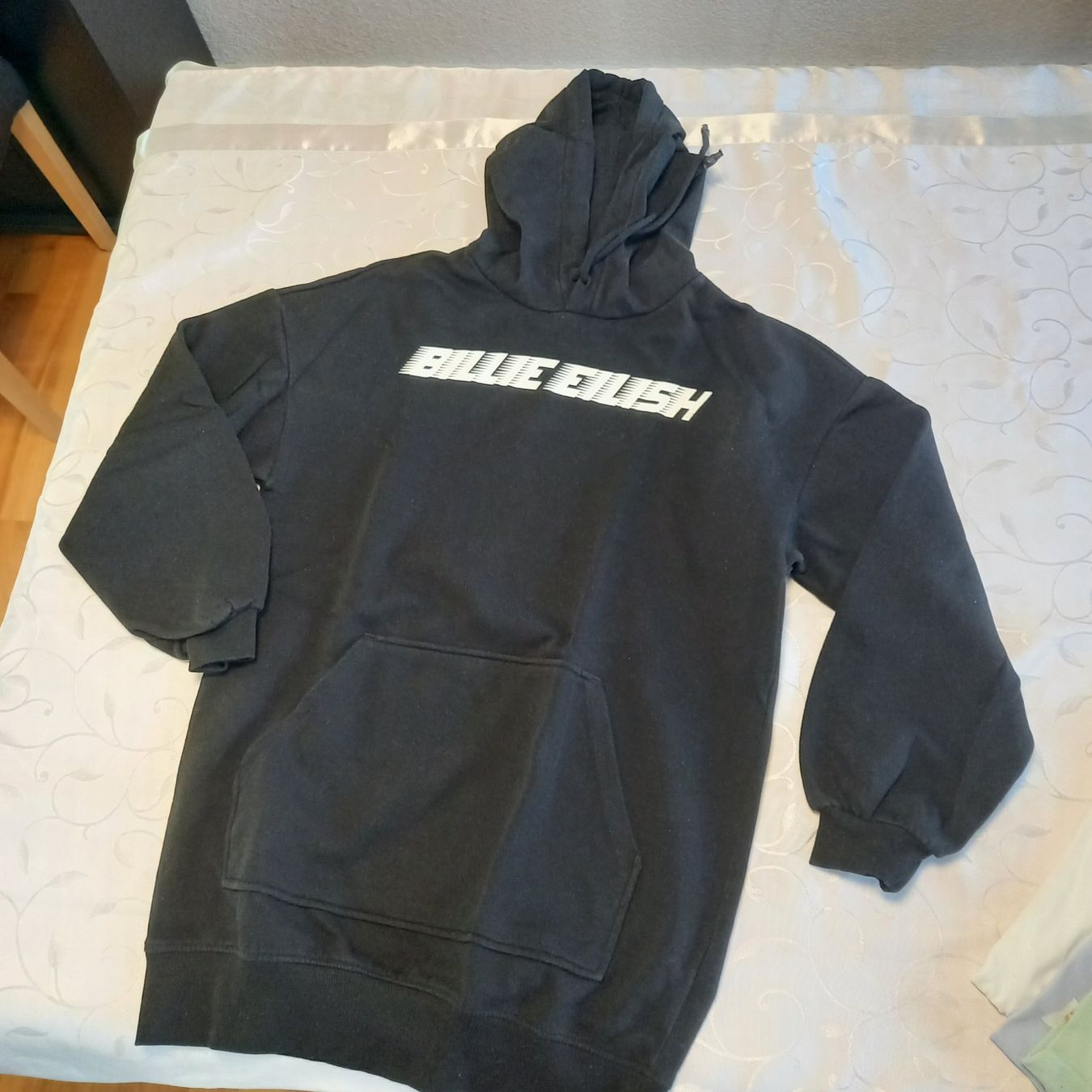 H&M Maglioni & Felpe: schwarzer Billie Eilish Pullover Gr XS von H&M – Usato da Brüttisellen venduto da kikaninchen79 2