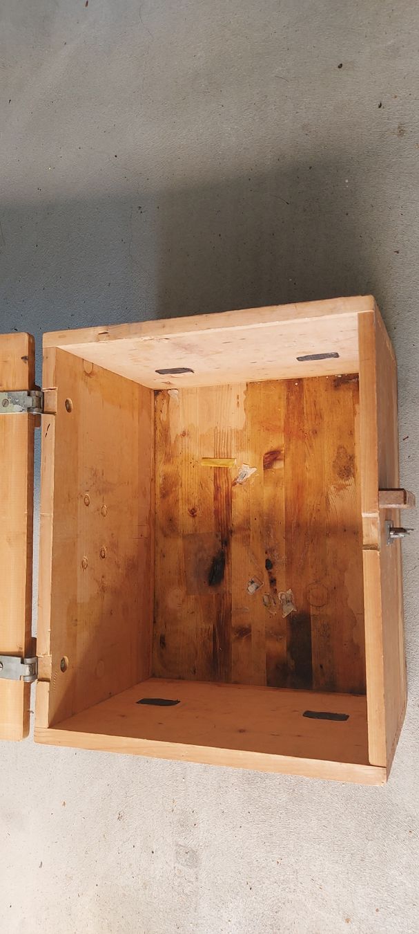 Caisses de transport: Holzkiste Abschliessbar – D'occasion à Orpund par Blau0000000002 4