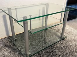 Tv Glastisch auf Rollen