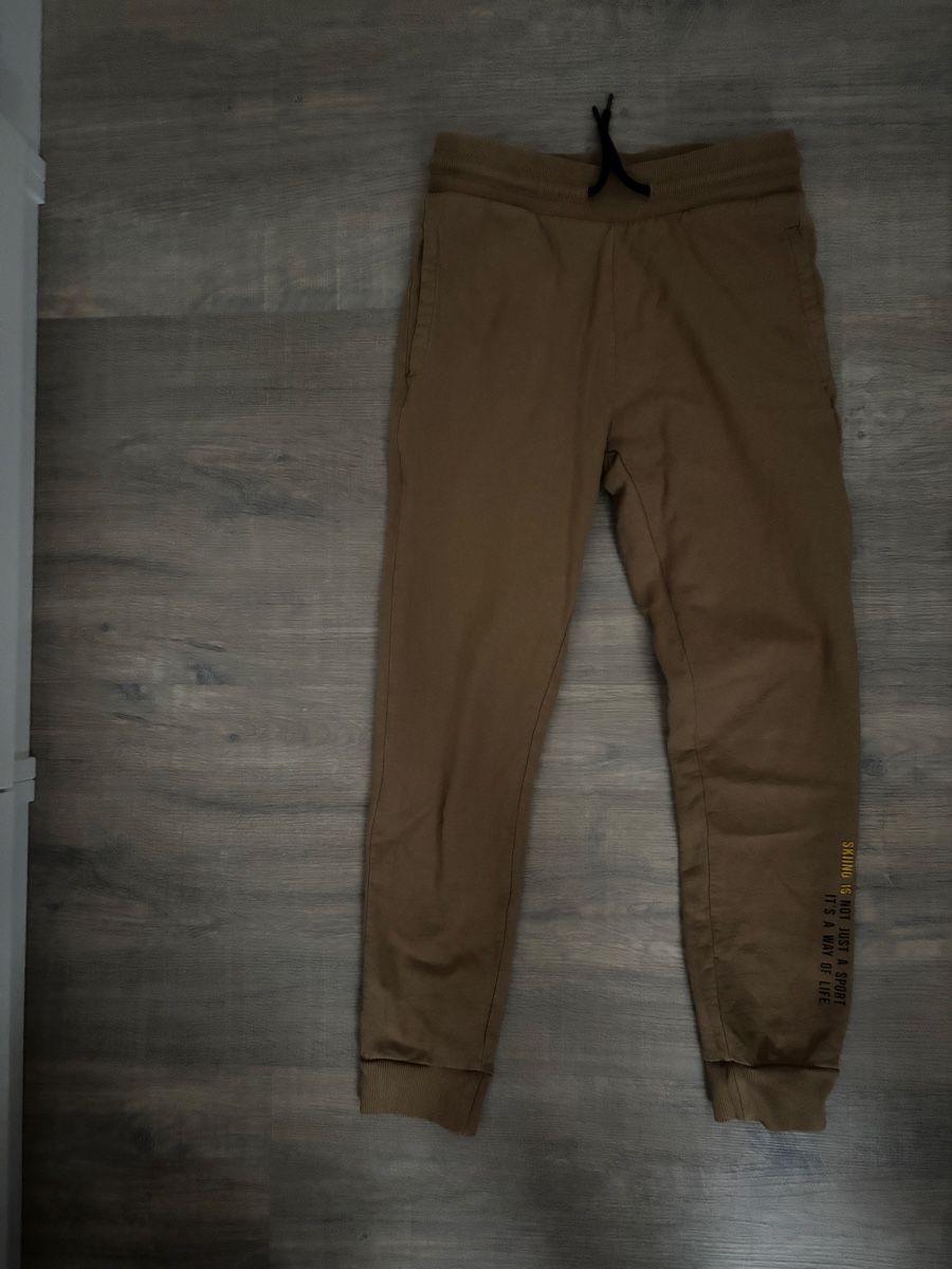 Lotti & Set di vestiti: 2 Jogginghosen Gr.134/140 – Usato da Leuzigen venduto da Fjleu 1