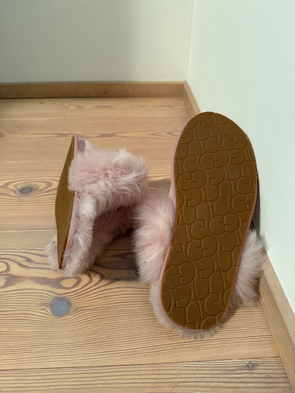 Abbigliamento: UGG Hausschuhe Gr. 40 – Usato da Ardez venduto da 2004ankek 4