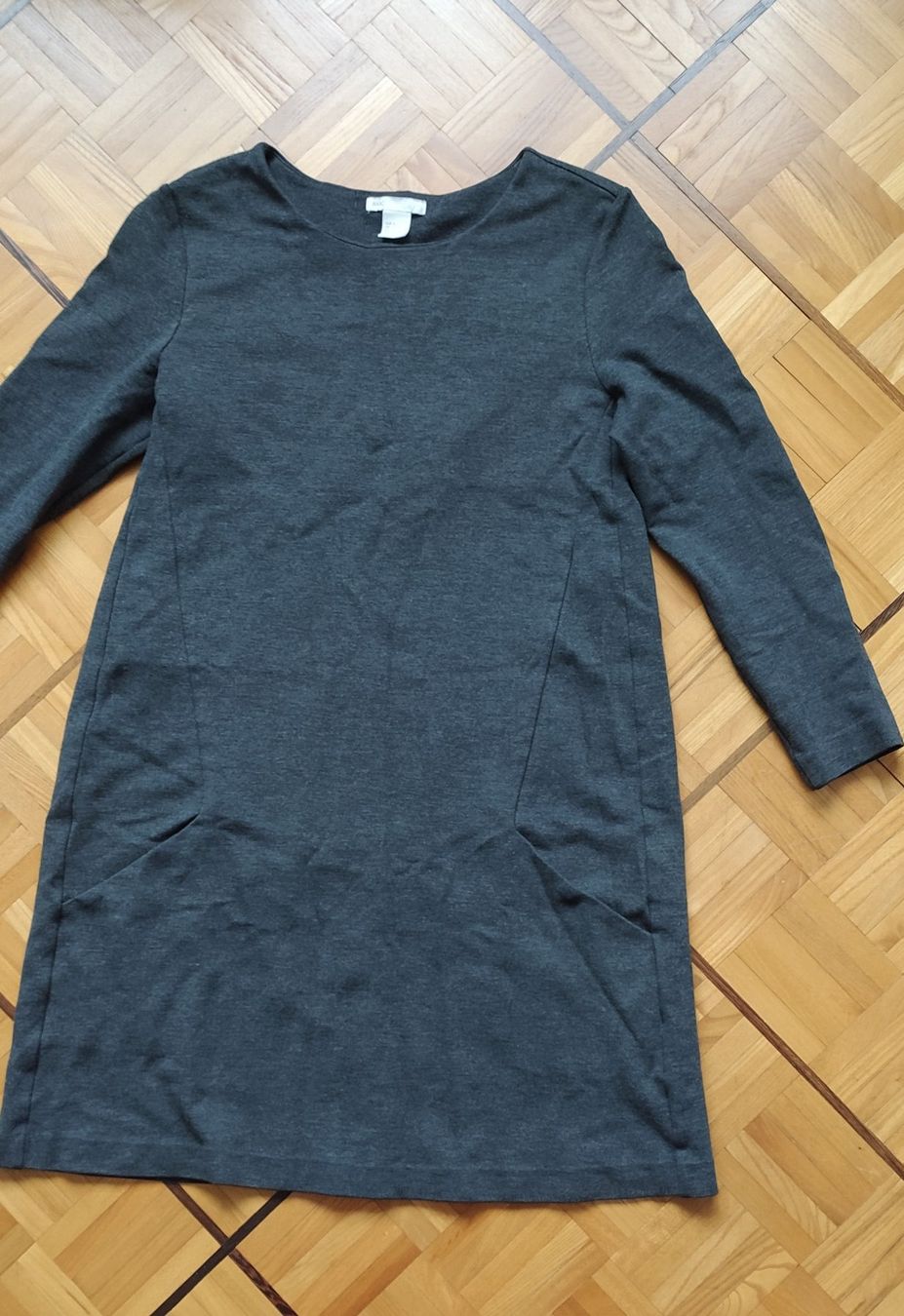 H&M Kleider: Robe anthracite H&M / Anthrazitfarbenes Kleid von H&M – Neu (gemäss Beschreibung) aus Moutier von ant_6dwq 1