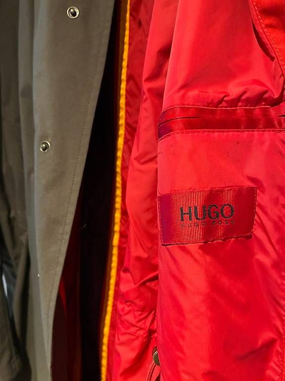 Hugo Boss Cappotti: Hugo Boss Regenmantel – Usato da Zürich venduto da 36b_fx96 2