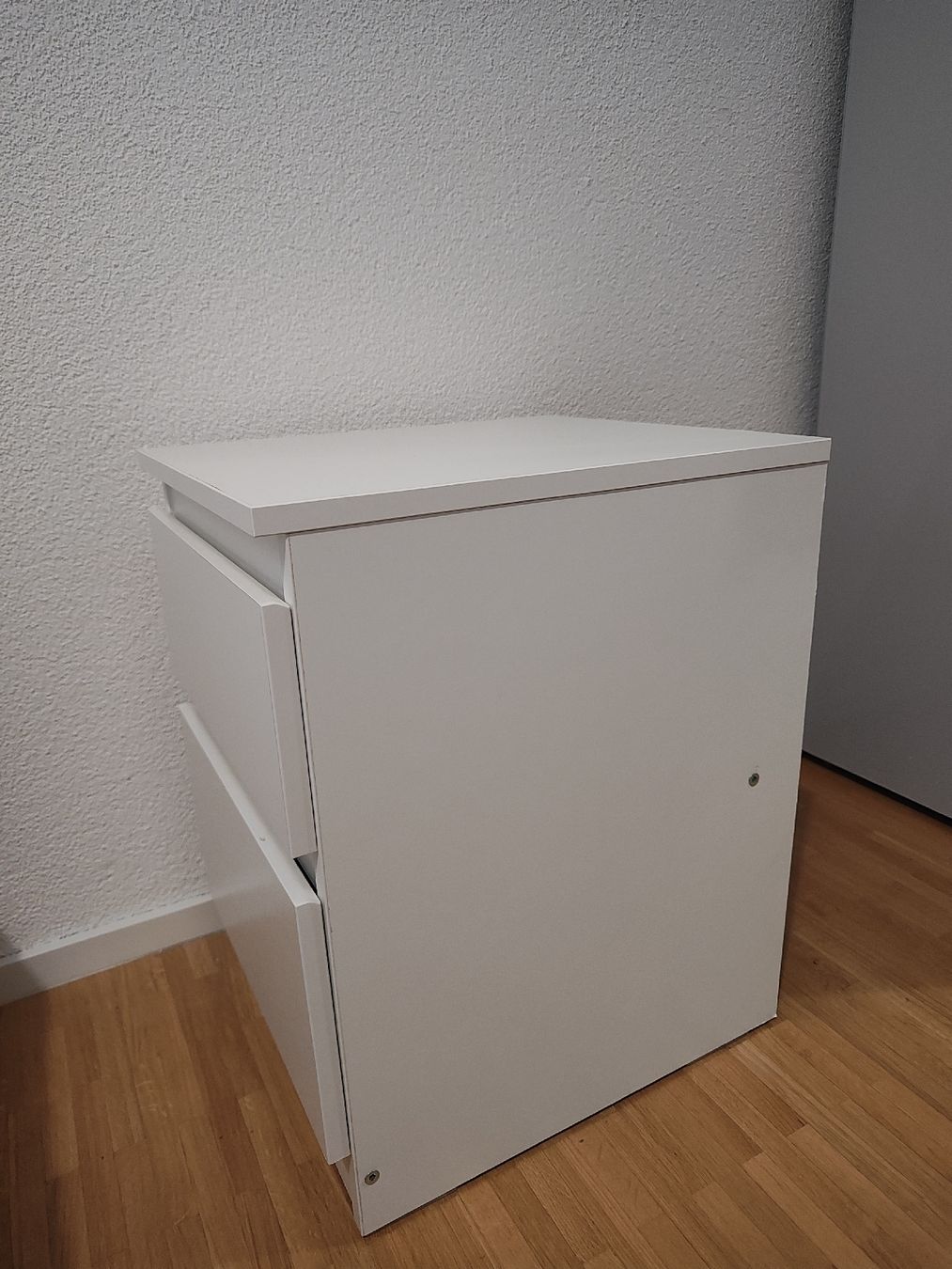 Comodini: White Bedside Table with Two Drawers – Usato da Glattbrugg venduto da wki_jq8f 2