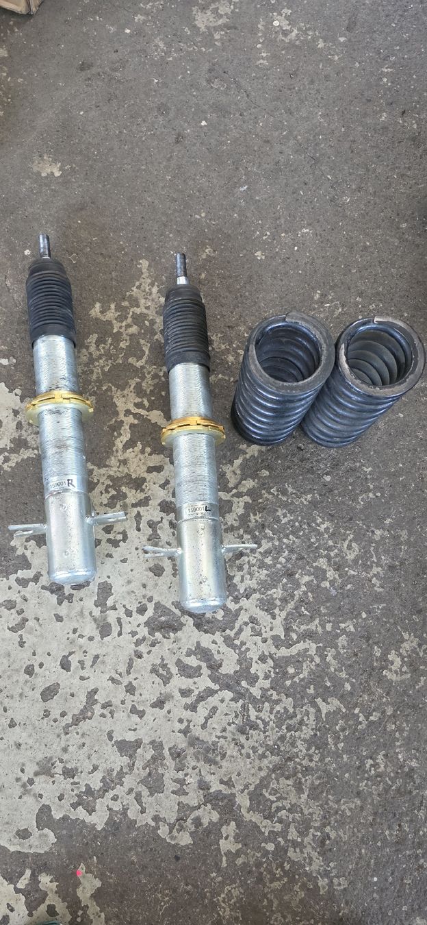 VW Tutti pezzi di ricambio auto: Golf 1 Motorsport Dämpfer – Usato da Escholzmatt venduto da Puchpower117